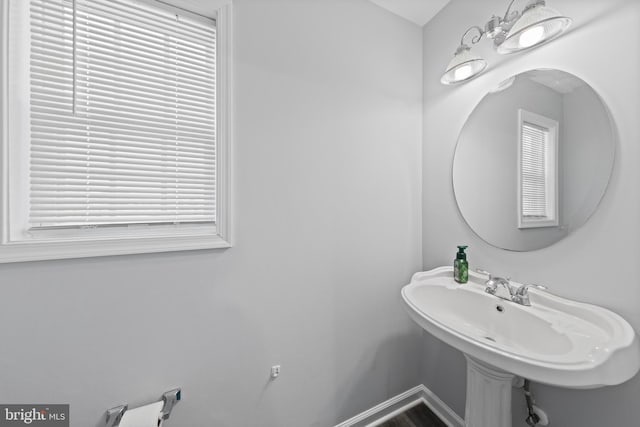 bathroom featuring a sink and baseboards