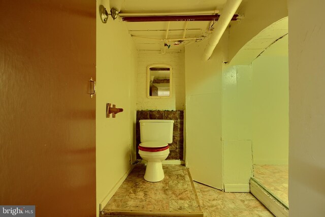 611 E 37th St, Baltimore, MD 21218 - corridor featuring baseboard heating