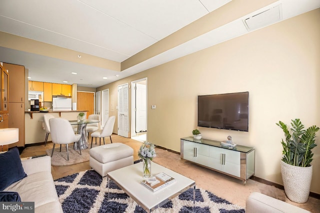 living room featuring recessed lighting, visible vents, and baseboards