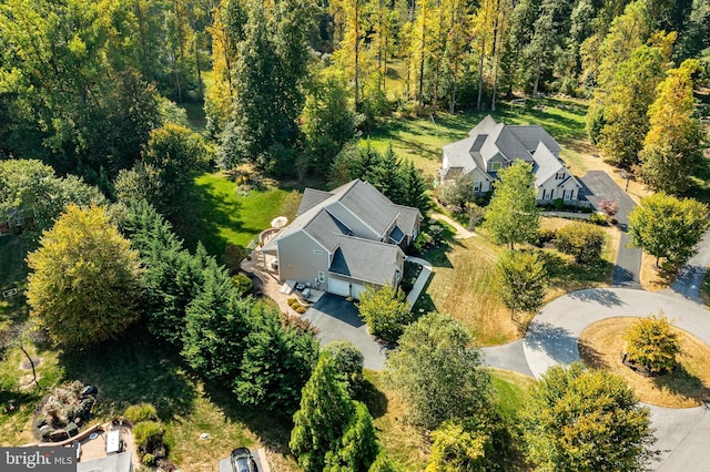 birds eye view of property featuring a wooded view