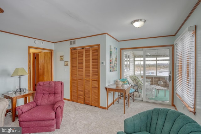 living area with visible vents, baseboards, carpet floors, and ornamental molding