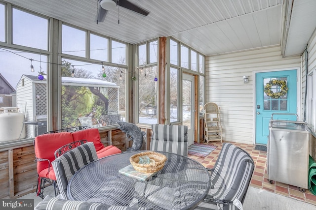 sunroom / solarium with ceiling fan