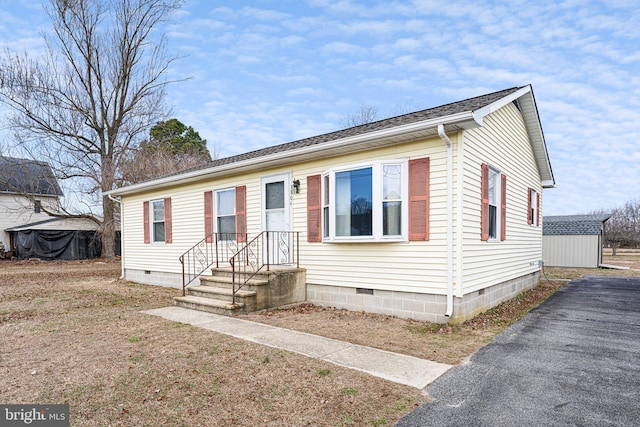 view of front facade with crawl space