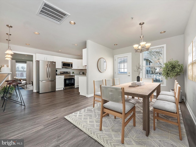 dining space featuring dark wood-style floors, recessed lighting, visible vents, and baseboards