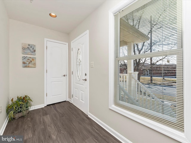 foyer with dark wood-style flooring, recessed lighting, and baseboards