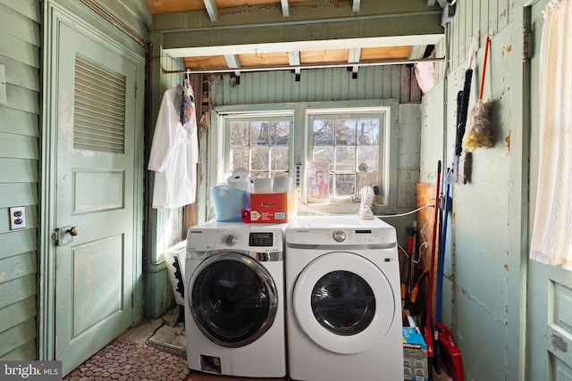 laundry area with laundry area and independent washer and dryer