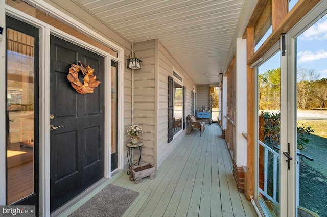 doorway to property with covered porch