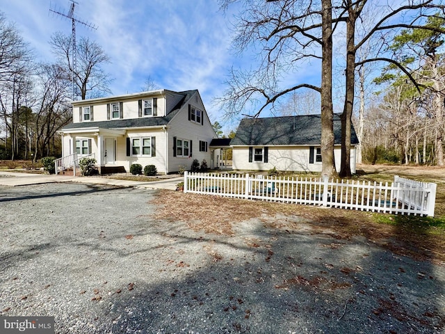 view of front of home with driveway and a fenced front yard