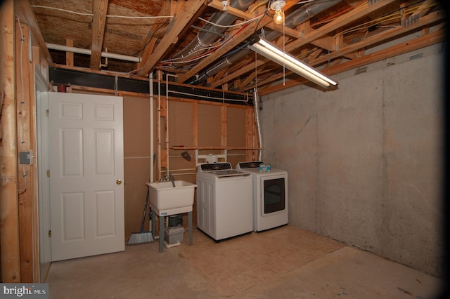 241 Thomas Harmon Dr, Camden, DE 19934 - clothes washing area with washer and dryer