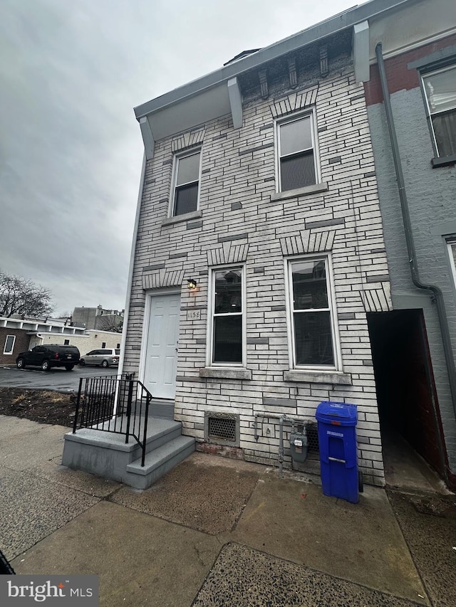 view of front of property with crawl space