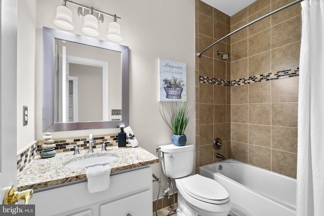 full bath featuring toilet, tasteful backsplash, shower / tub combo with curtain, and vanity