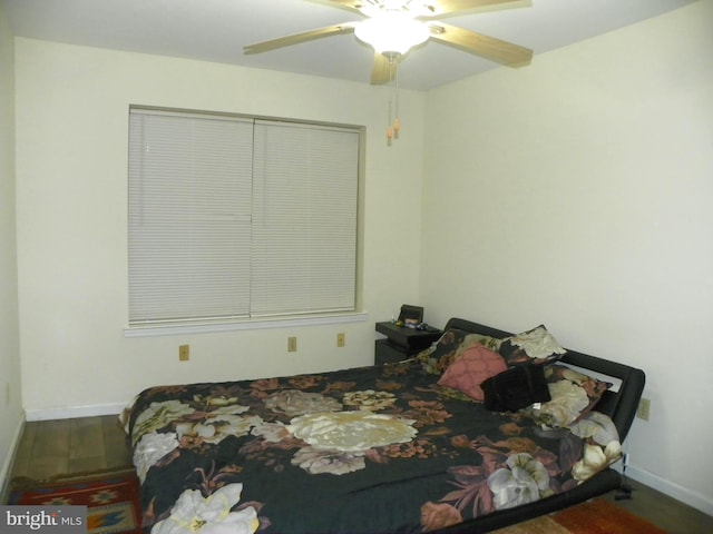 bedroom featuring baseboards and a ceiling fan