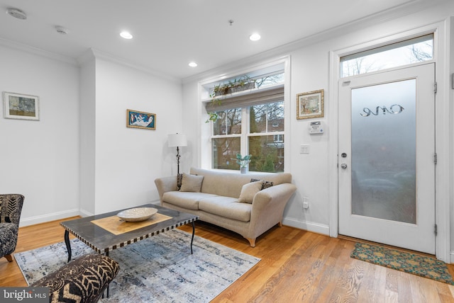 living area with recessed lighting, light wood-style flooring, crown molding, and baseboards