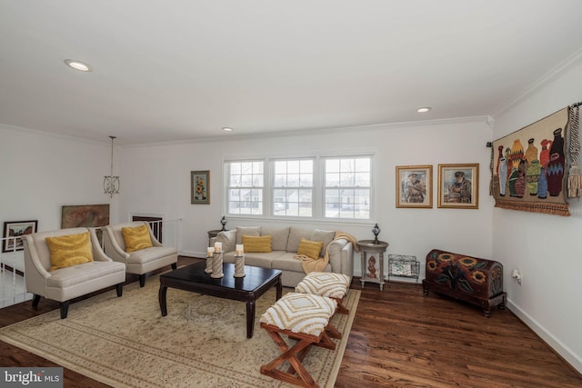 living area featuring baseboards, recessed lighting, wood finished floors, and crown molding