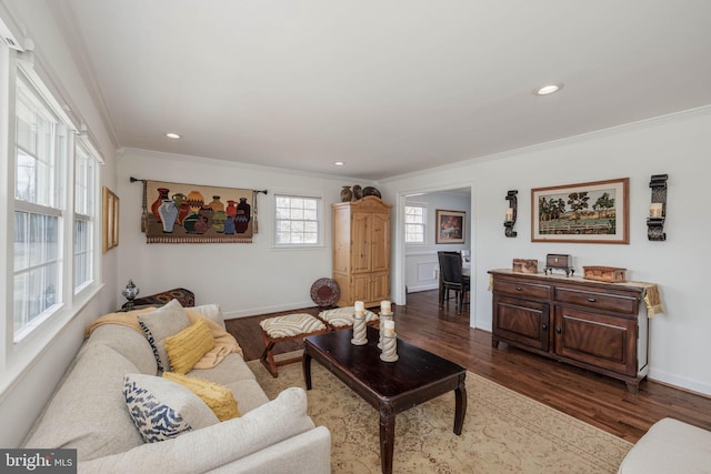 living room with dark wood-type flooring, recessed lighting, crown molding, and baseboards