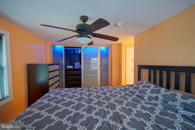 bedroom featuring a ceiling fan