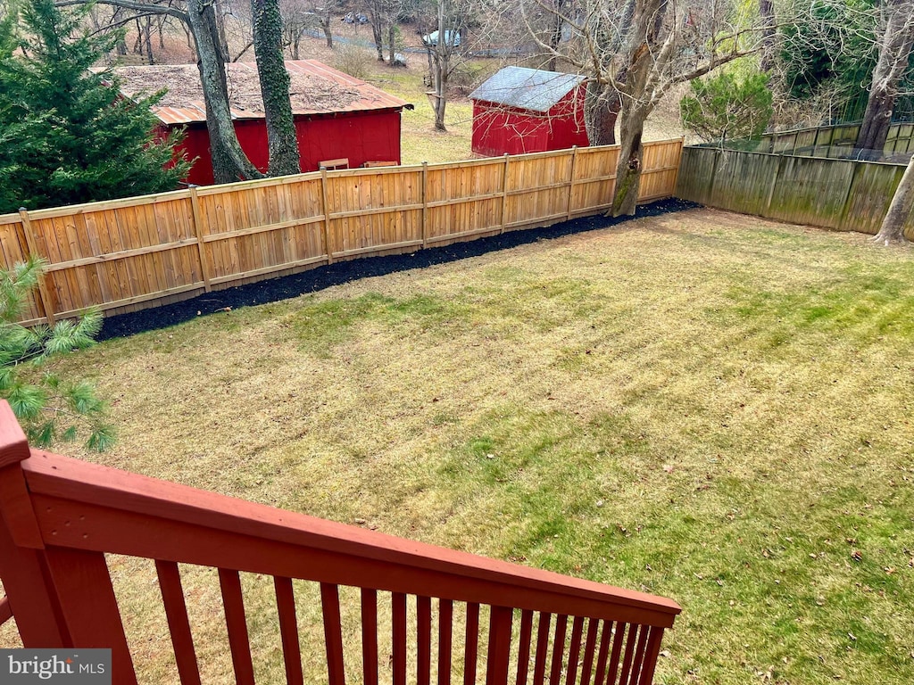 view of yard featuring a fenced backyard