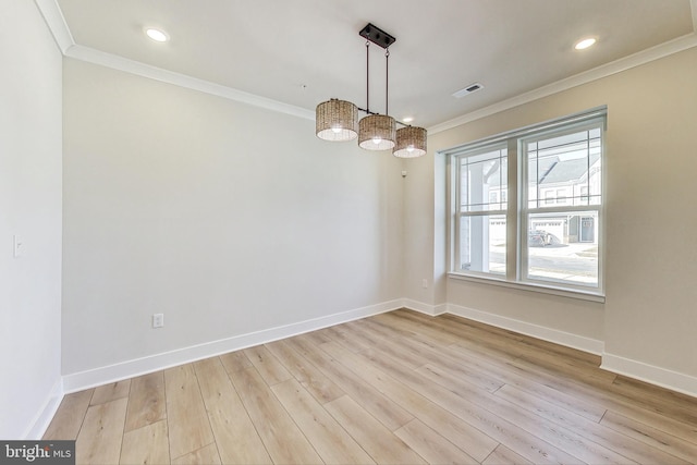 empty room with light wood-style floors, baseboards, visible vents, and ornamental molding