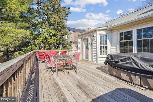 deck with outdoor dining space