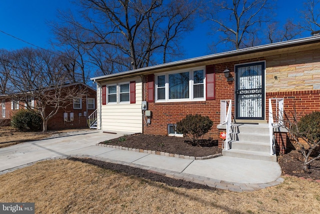 view of front of property featuring brick siding