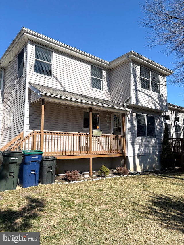 view of front facade with a front lawn