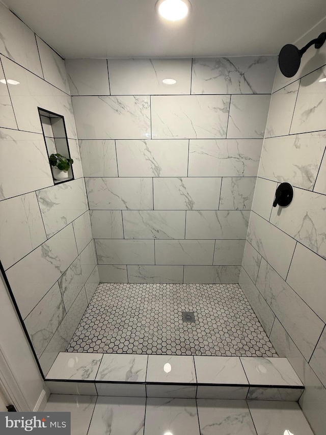 full bath featuring tiled shower