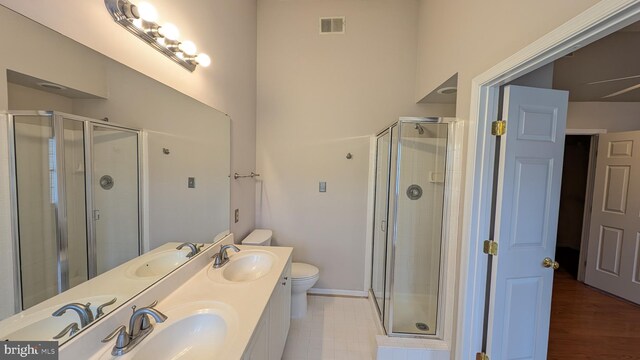 full bath featuring visible vents, a shower stall, and a sink