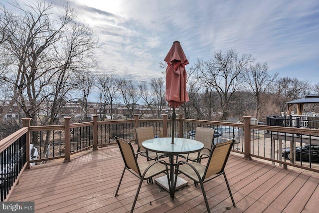 deck with outdoor dining space