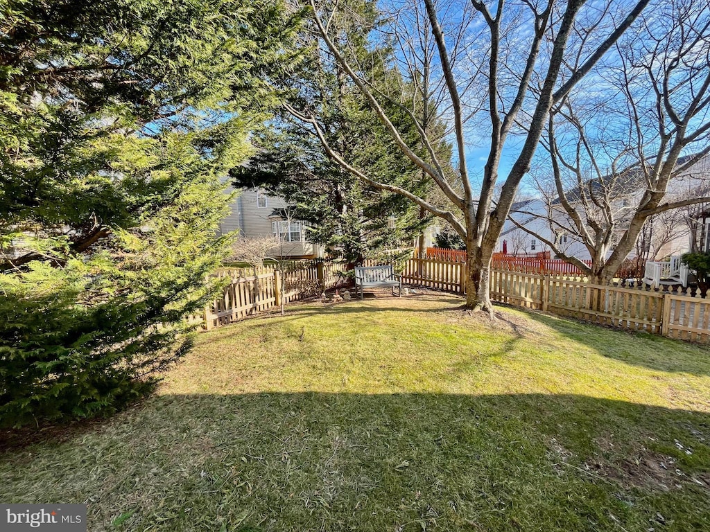 view of yard featuring fence