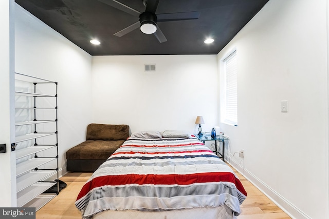 bedroom with visible vents, wood finished floors, recessed lighting, baseboards, and ceiling fan