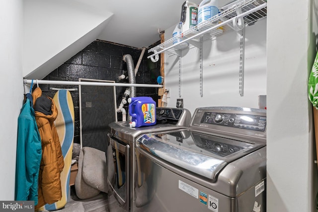 laundry room with laundry area and washing machine and clothes dryer