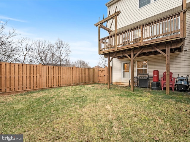 125 Monticello Sq, Winchester, VA 22602 - view of yard with a fenced backyard and a wooden deck