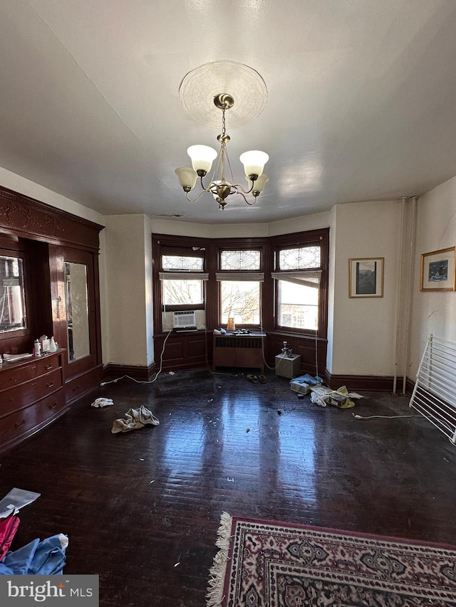 entryway with wood finished floors, cooling unit, plenty of natural light, and a chandelier