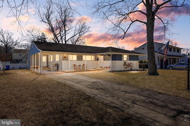 ranch-style home featuring a front yard