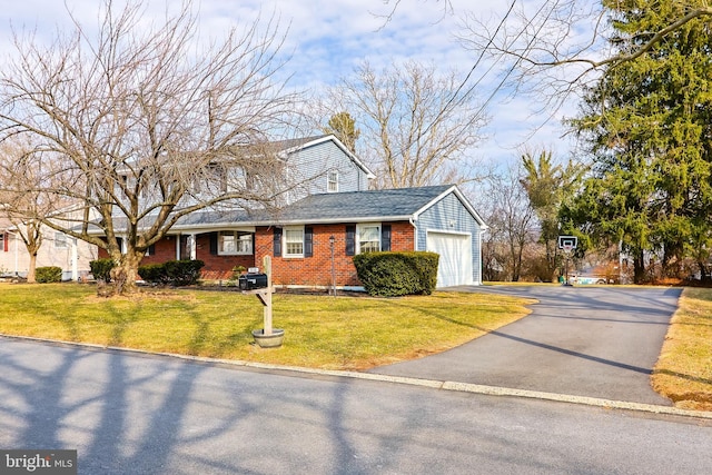 view of front of house featuring brick siding, a front yard, roof with shingles, driveway, and an attached garage