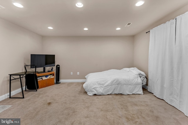 bedroom with baseboards, carpet floors, visible vents, and recessed lighting