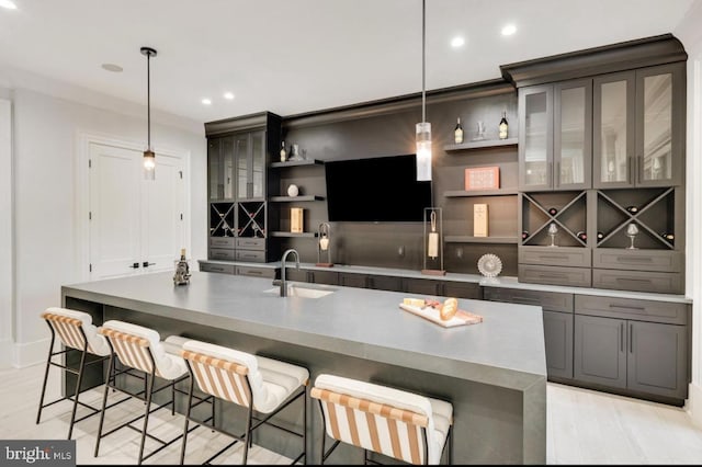 bar with recessed lighting, a sink, decorative light fixtures, and light wood-style floors