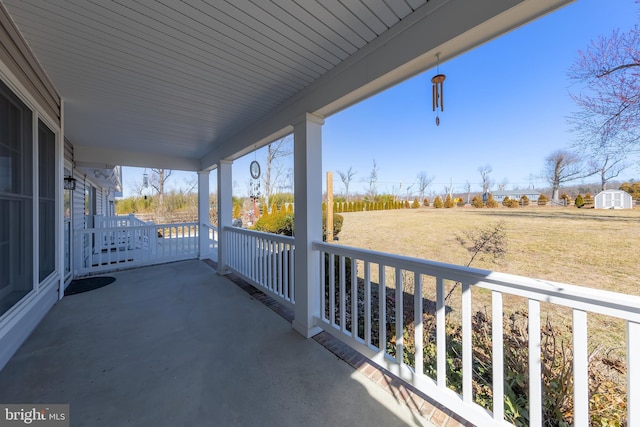 balcony featuring covered porch