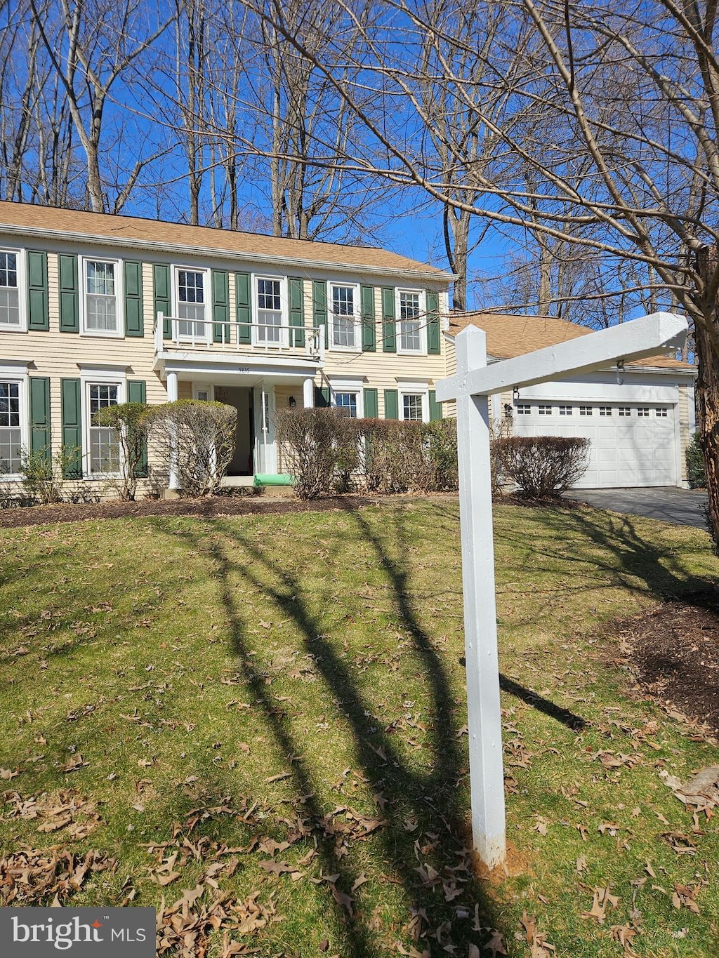 view of front of house featuring a front yard and a balcony