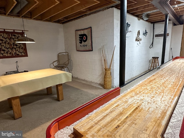 game room featuring concrete floors