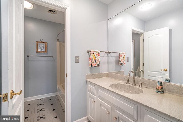 full bathroom with visible vents, baseboards, shower / tub combo with curtain, and vanity