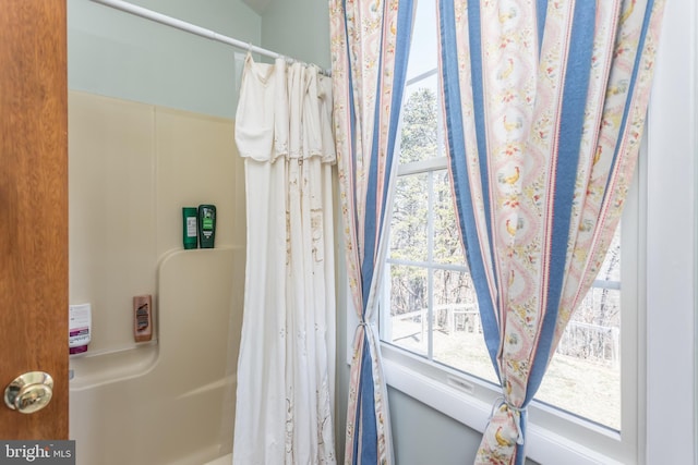 full bath featuring a shower with curtain