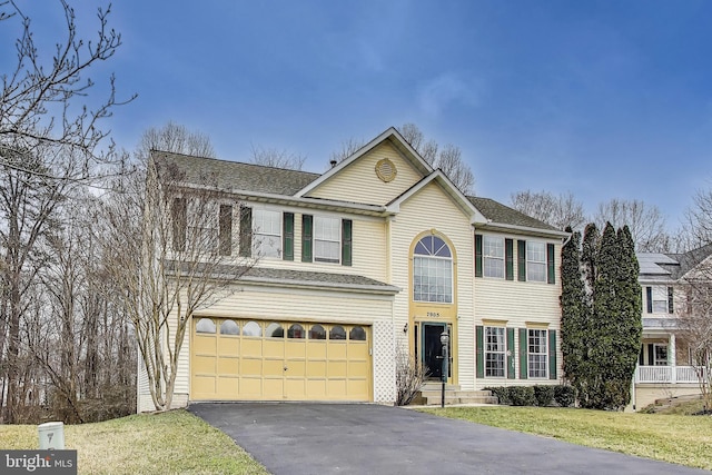 view of front of house featuring a shingled roof, aphalt driveway, a garage, and a front lawn