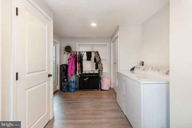 laundry area with laundry area, recessed lighting, light wood finished floors, and independent washer and dryer