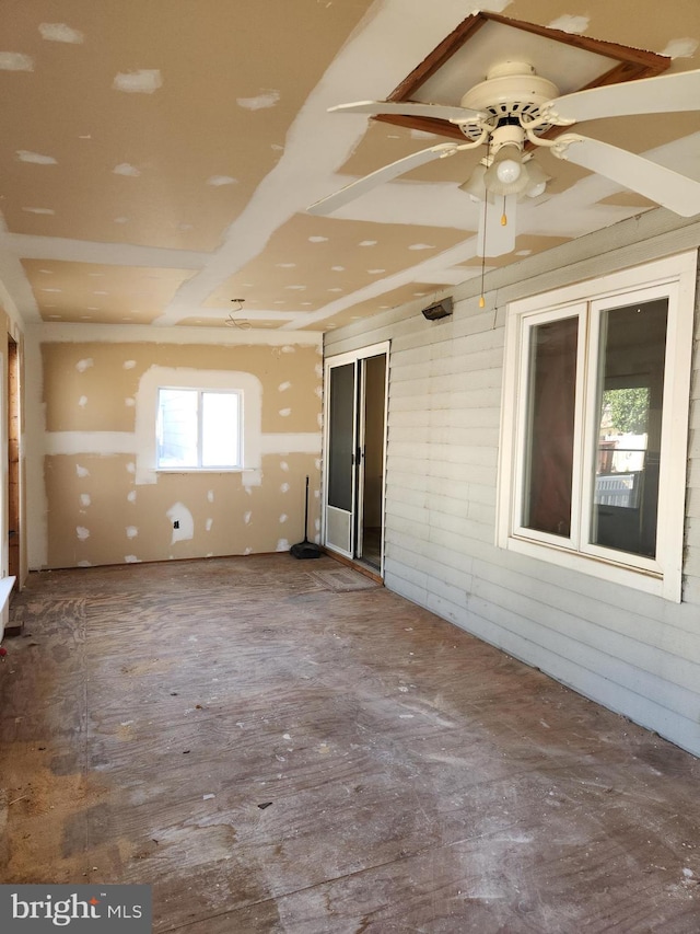 empty room with a ceiling fan