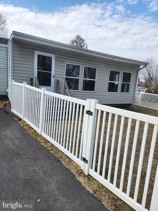 view of front of property featuring fence