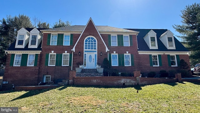 view of front facade featuring brick siding and a front lawn