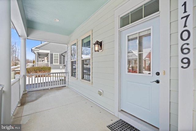 entrance to property featuring covered porch