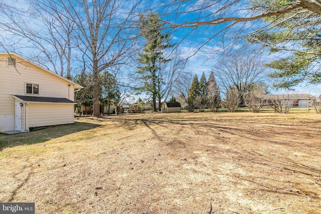 view of yard featuring a shed and an outdoor structure