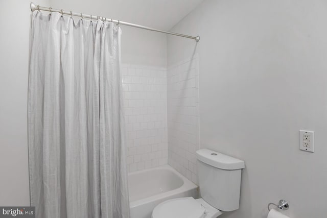 full bath featuring toilet and shower / bathtub combination with curtain